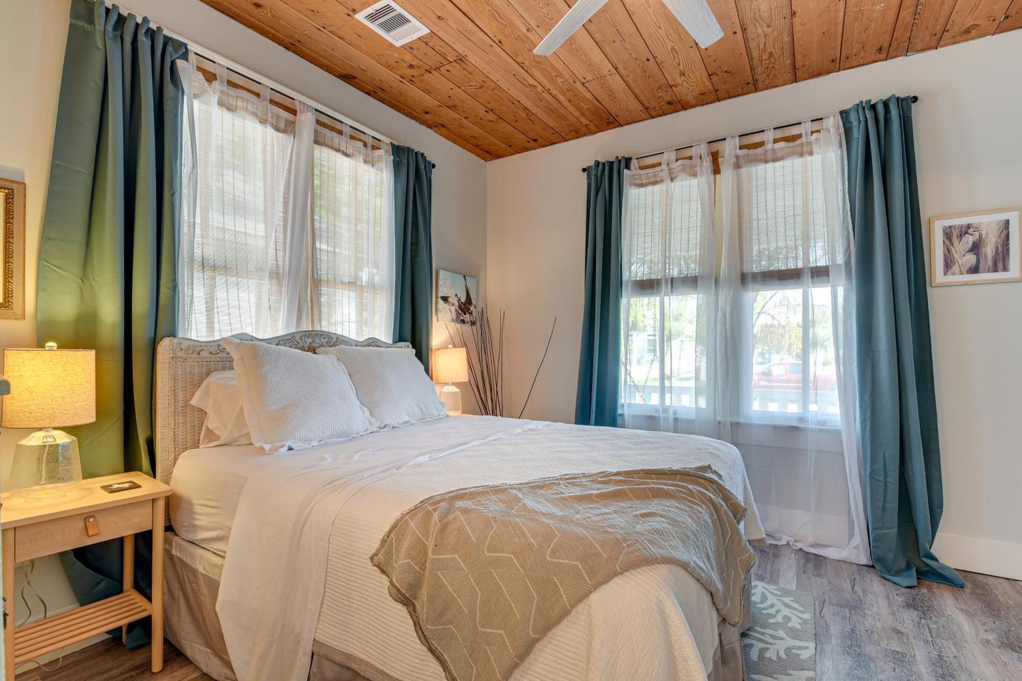 Walk To Galveston Beach Texas Home With Fenced Yard Экстерьер фото